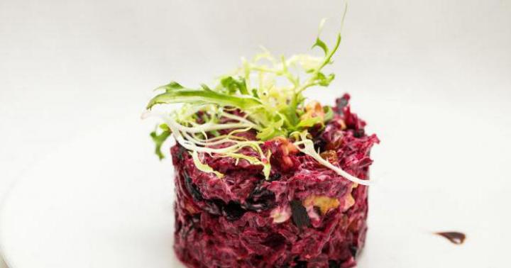 Beet salad without mayonnaise Beet salad with garlic without mayonnaise